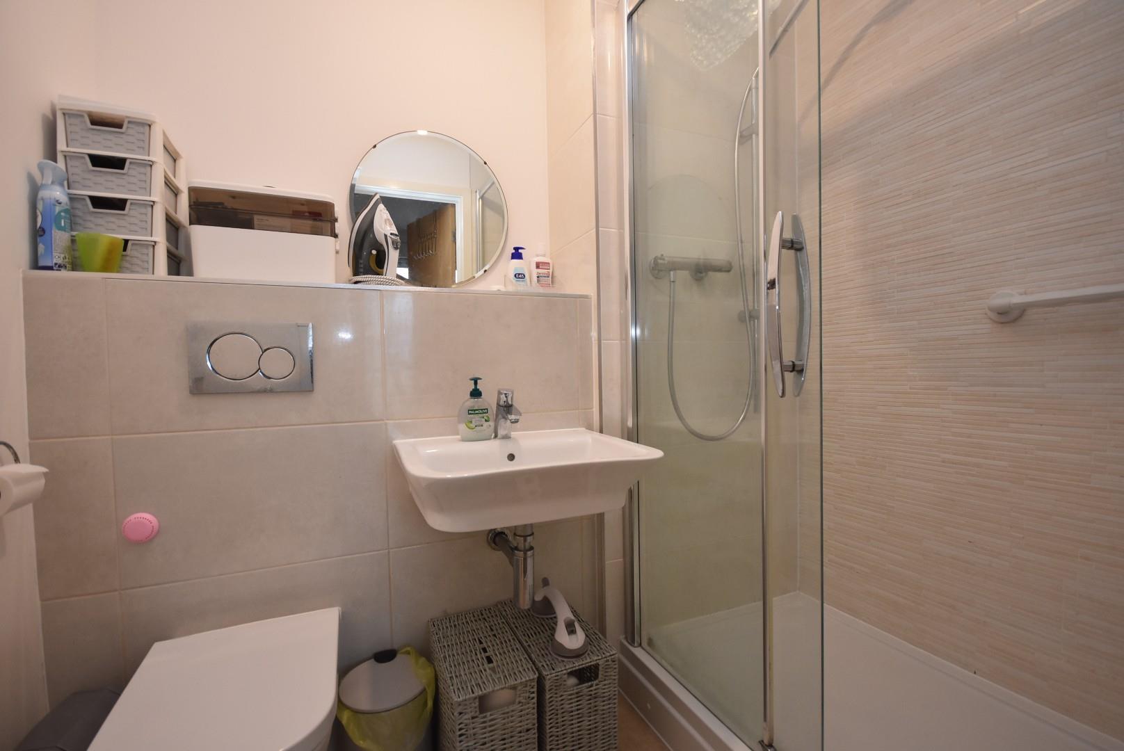 2 Wain Close, Penarth, CF64 1TJ